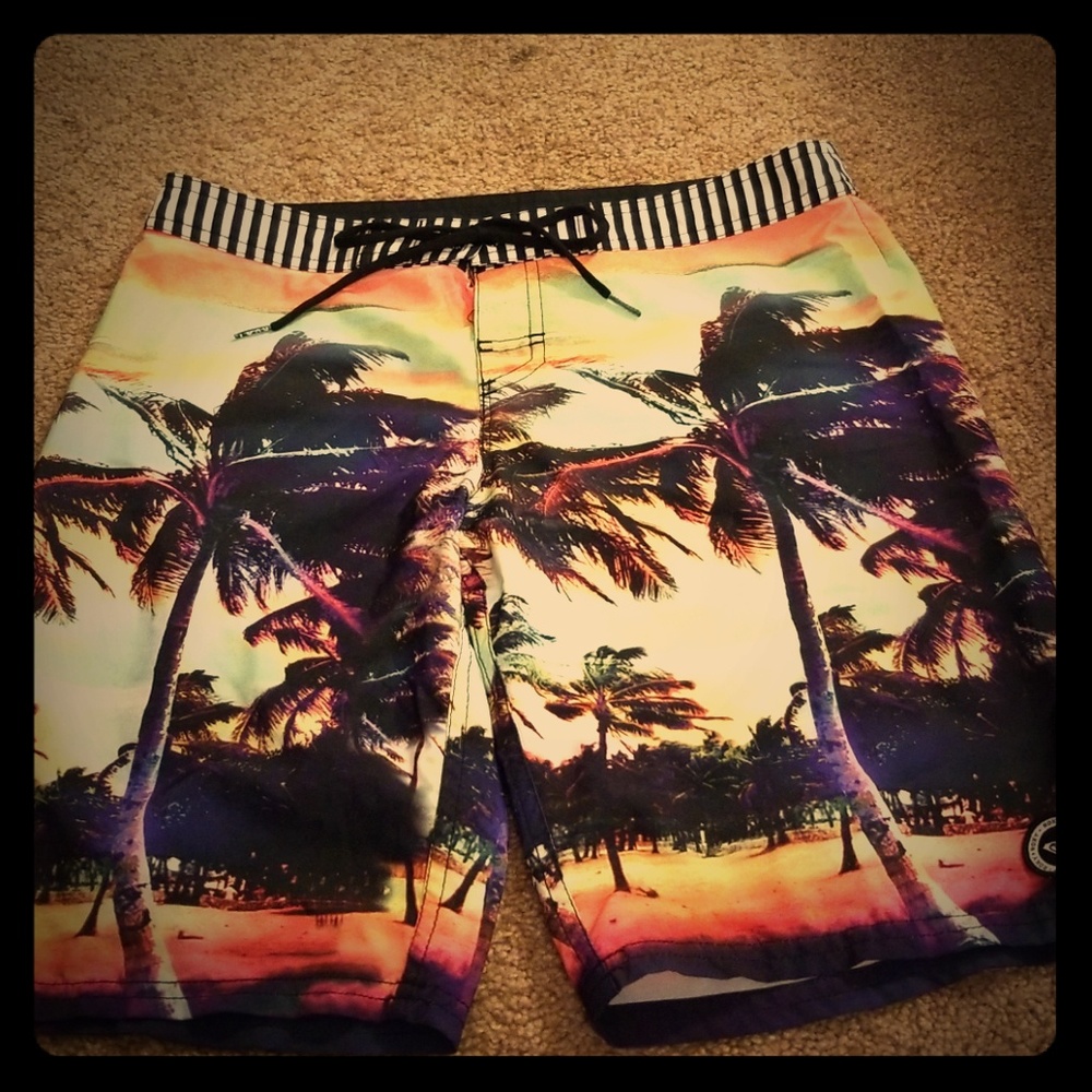 Roxy board shorts, size Small w POCKET